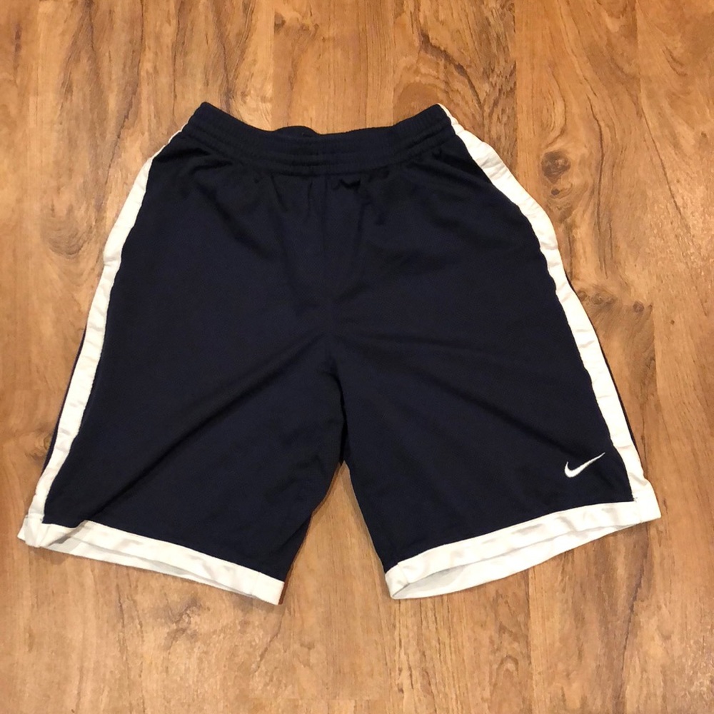 navy blue Men’s Nike basketball shorts size M